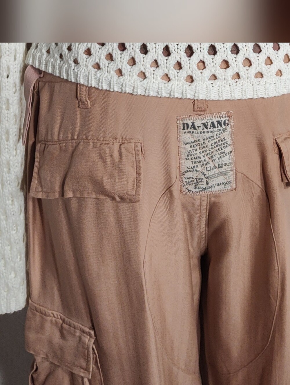 DA-NANG Women's Cargo Cropped Pants in Warm Beige NWOT - Picture 5 of 15